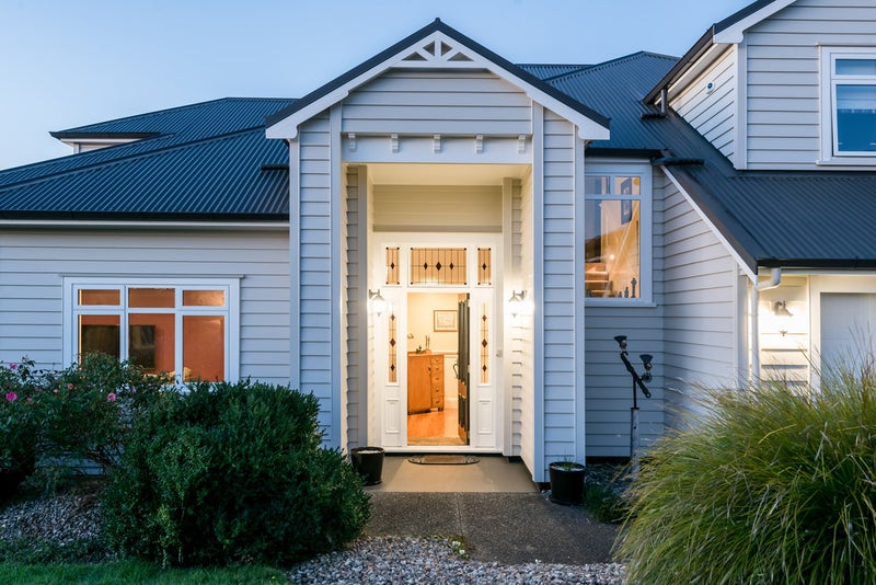 8 Mangerton Lane, East Tamaki Heights, Auckland - Carousel 2