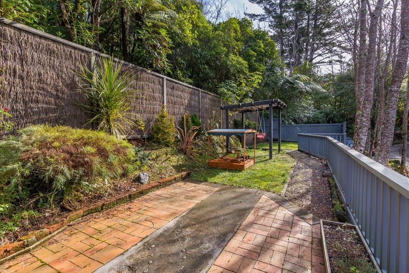 9 Avro Road, Blue Mountains, Upper Hutt - Carousel 2