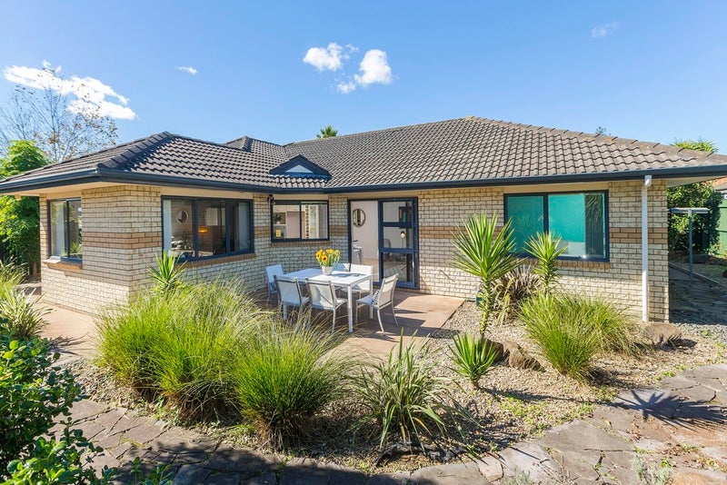 8 Caltra Place, East Tamaki, Auckland - Carousel 1