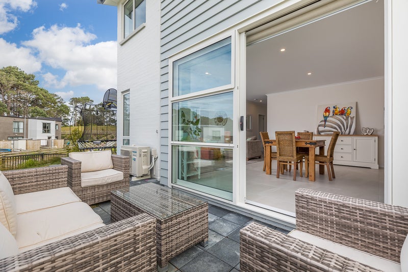 12 Orowaru Avenue, Massey, Auckland - Carousel 2