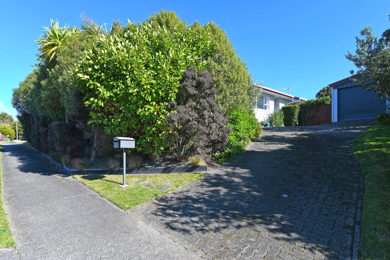 2 Wisteria Grove, Maungaraki, Lower Hutt - Carousel 19