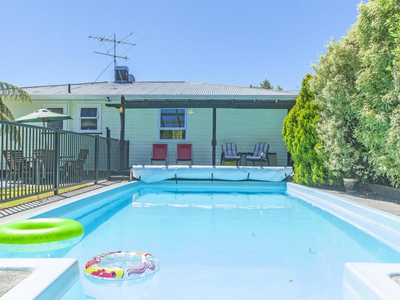 15 Rosebank Avenue, Avalon, Lower Hutt - Carousel 1
