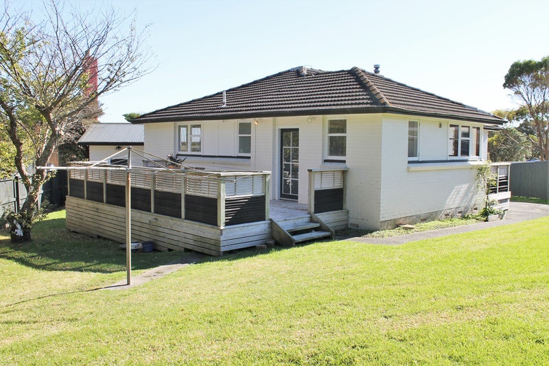 29 Surprise Place, Cannons Creek, Porirua - Carousel 2