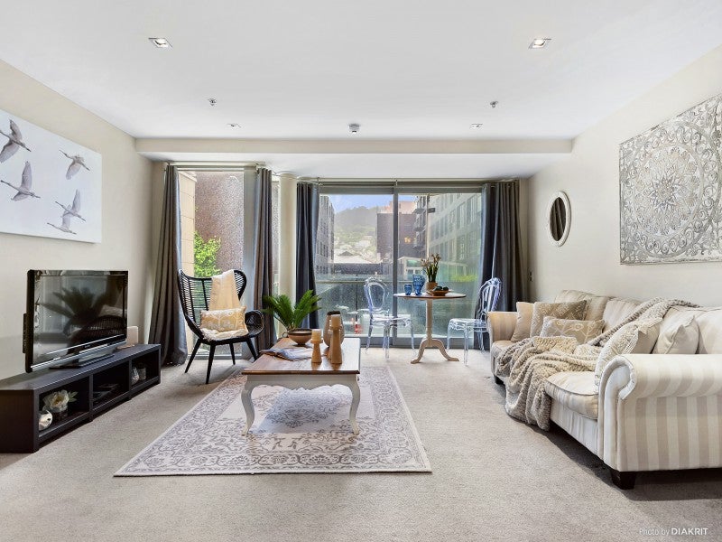 1I/82 Cable Street, Te Aro, Wellington - Carousel 1