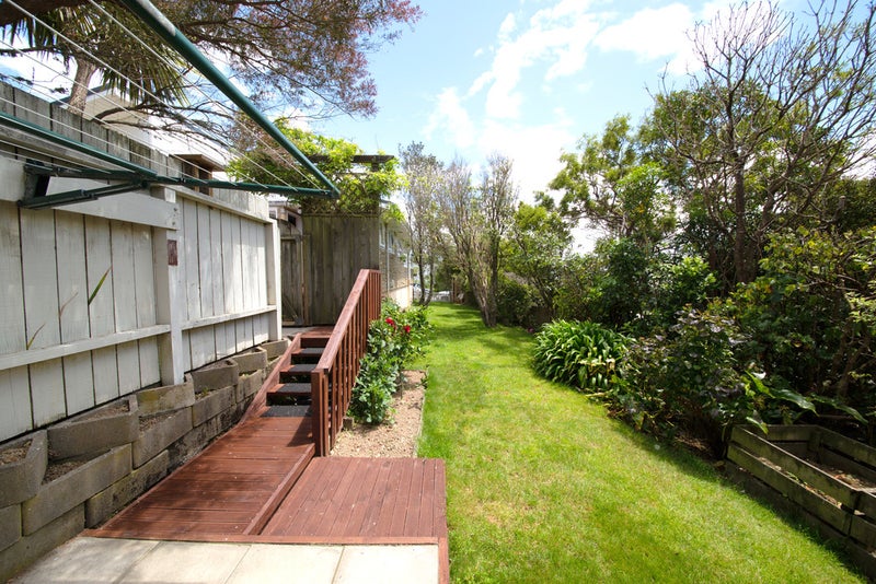 77 Beazley Avenue, Paparangi, Wellington - Carousel 16