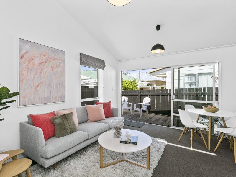 8A Wellington Road, Hataitai, Wellington - Carousel 2