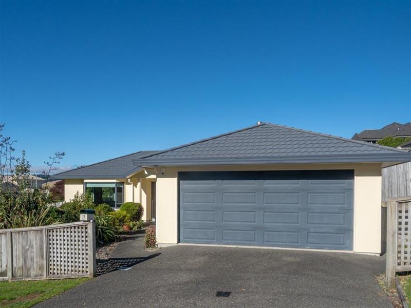 15 Erlestoke Crescent, Churton Park, Wellington - Carousel 1