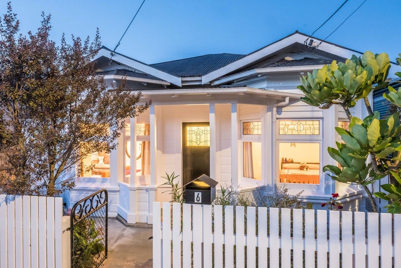 6 Angus Avenue, Berhampore, Wellington - Carousel 1