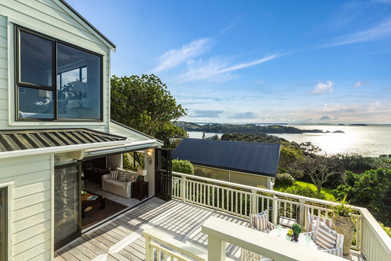 46 Queens Drive, Oneroa, Waiheke Island - Carousel 2