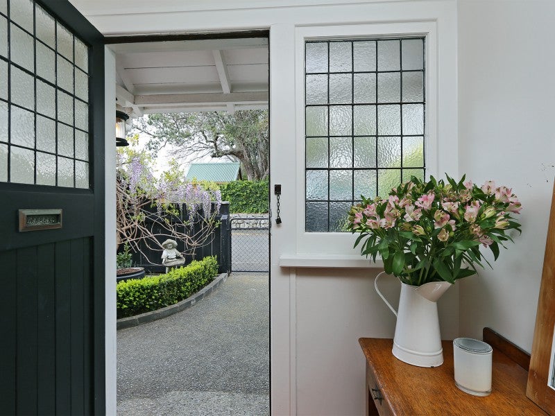 17 Selwyn Road, Hospital Hill, Napier - Carousel 2