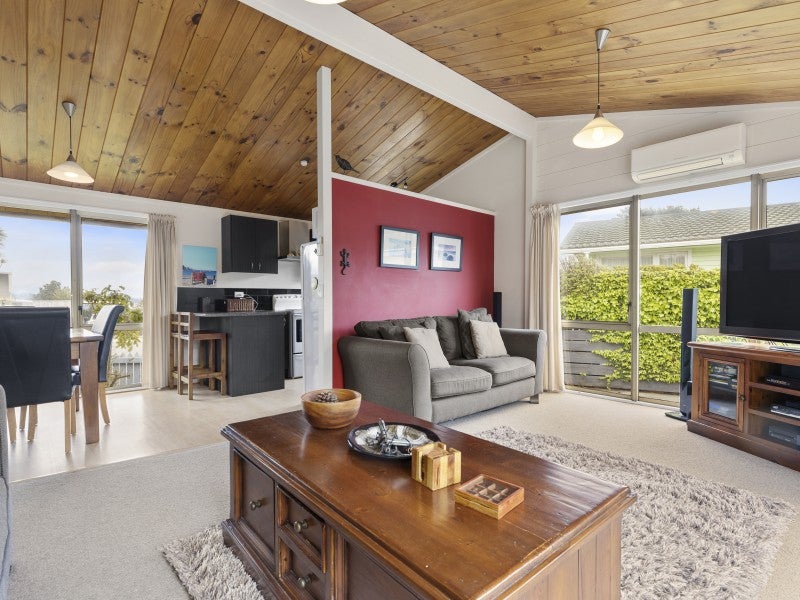 16 Maple Grove, Maungaraki, Lower Hutt - Carousel 1