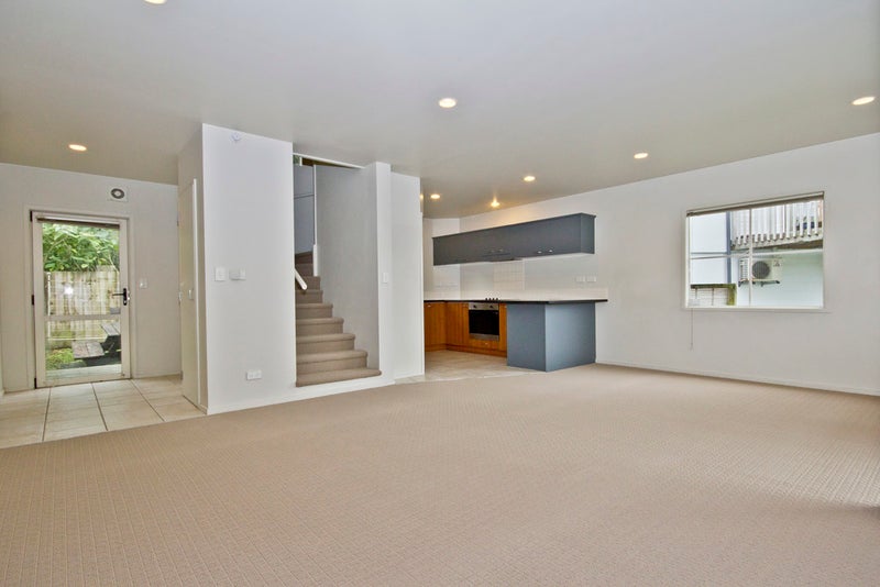 31 Winery Way, Henderson, Auckland - Carousel 2