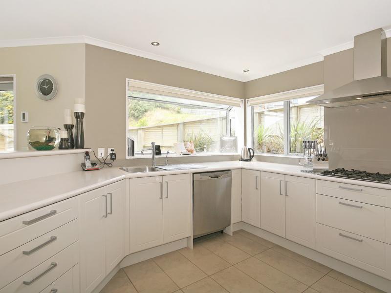 76 Cedar Street, Maungaraki, Lower Hutt - Carousel 2