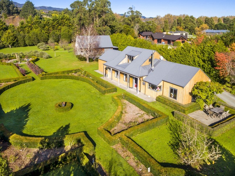 51 Emerald Hill Drive, Birchville, Upper Hutt - Carousel 1