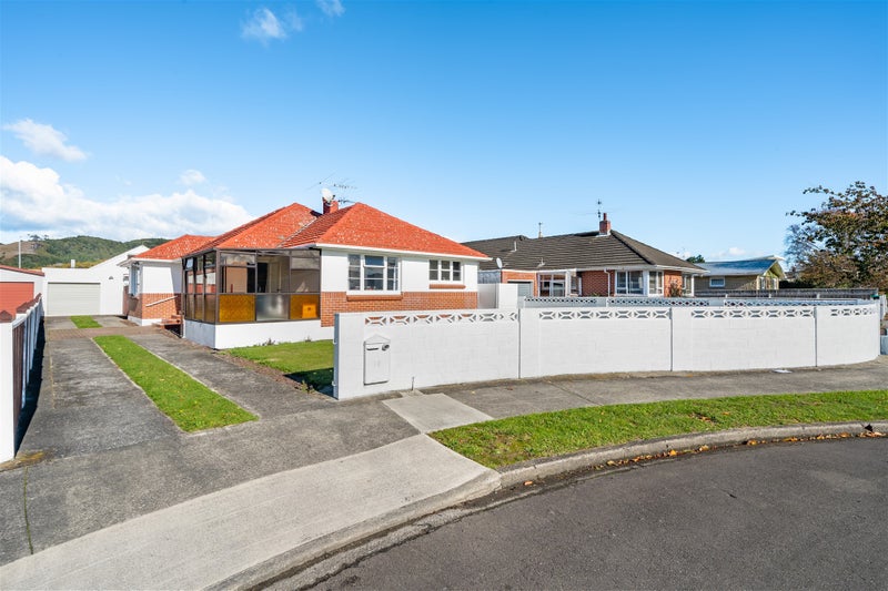 16 Joseph Grove, Elderslea, Upper Hutt - Carousel 1