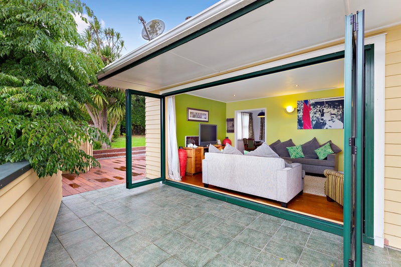 39 Glen Marine Parade, Glendene, Auckland - Carousel 1