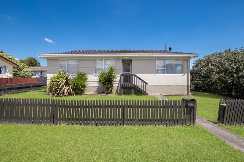 1/6 Silver Creek Road, Weymouth, Auckland - Carousel 1