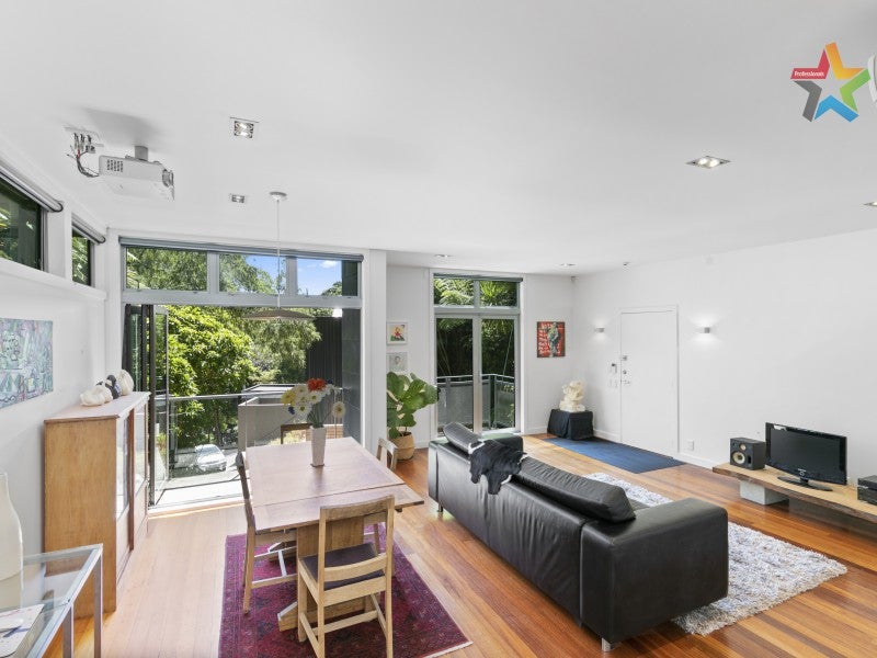 2D Waitohu Road, York Bay, Lower Hutt - Carousel 1