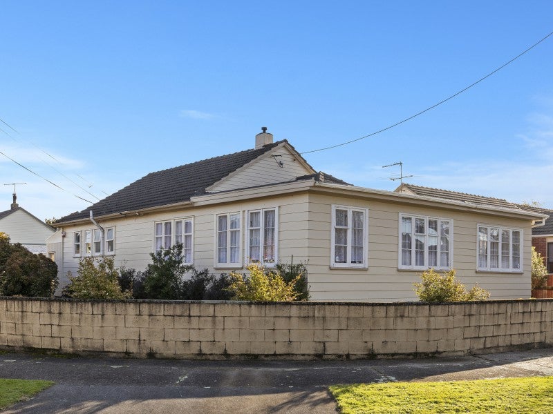 18 Gibson Crescent, Naenae, Lower Hutt - Carousel 1