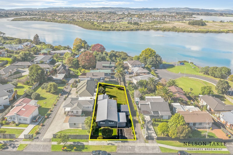 46 Evans Road, Weymouth, Auckland - Carousel 1