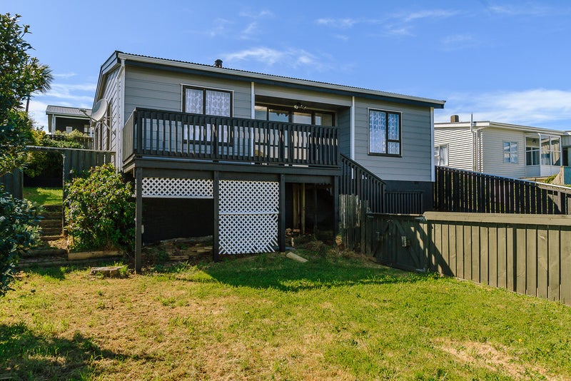 8 Chapman Street, Newlands, Wellington - Carousel 1