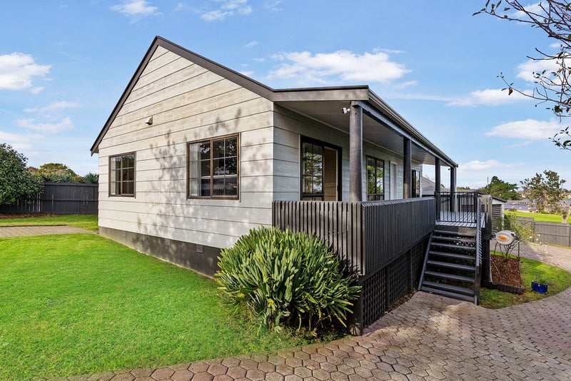 16 Cade Place, Weymouth, Auckland - Carousel 2