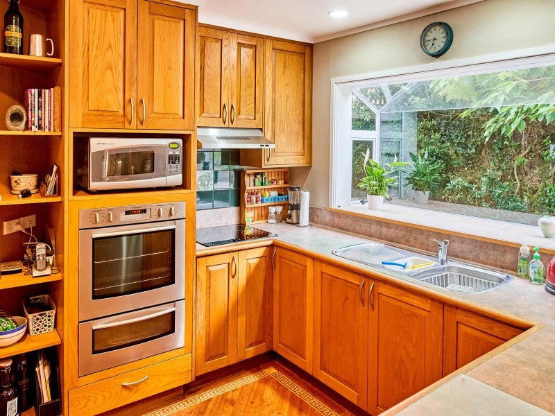 5 Beavis Lane, Karori, Wellington - Carousel 2