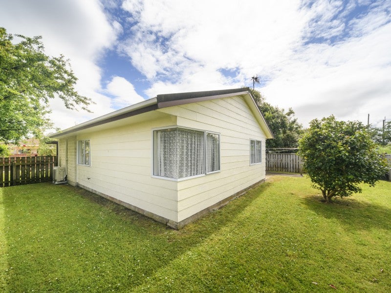 82 Geraldine Crescent, Cloverlea, Palmerston North - Carousel 10