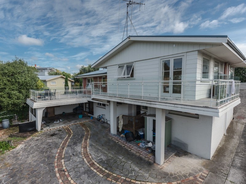 101A Lake Crescent, Hamilton Lake, Hamilton - Carousel 1