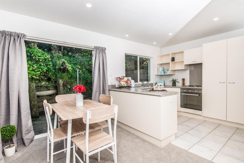 1/9 Braemar Terrace, Johnsonville, Wellington - Carousel 2