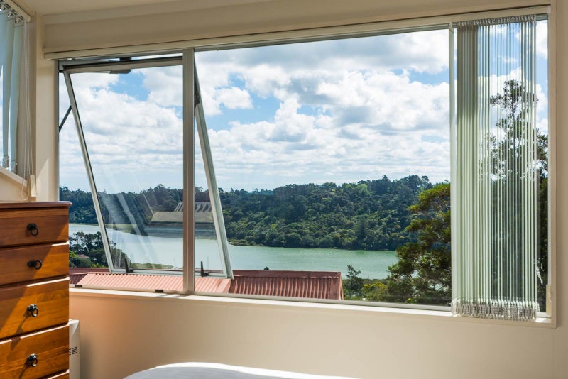 1/13 Arcadia Crescent, Bayview, Auckland - Carousel 1