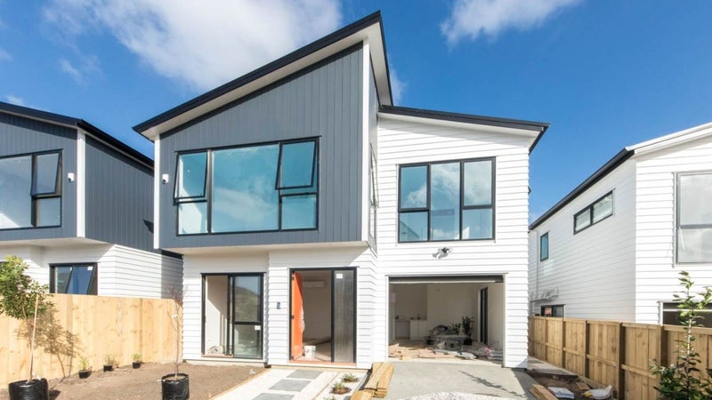 31 Herekino Street, Westgate, Auckland - Carousel 1