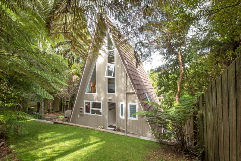 17 Victory Road, Laingholm, Auckland - Carousel 1