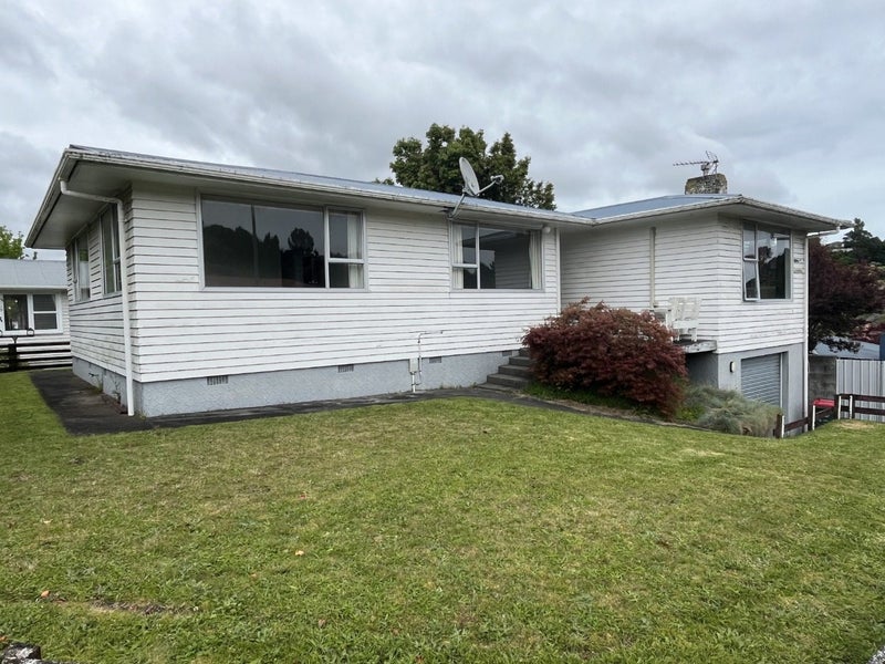 3 Kendal Place, Merrilands, New Plymouth - Carousel 1