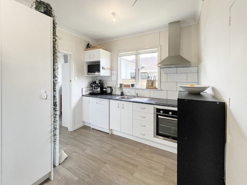 20 Brightwater Terrace, Terrace End, Palmerston North - Carousel 2