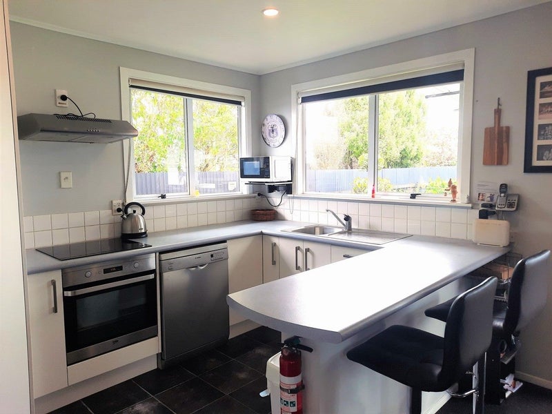 8 Oban Place, Awapuni, Palmerston North - Carousel 2