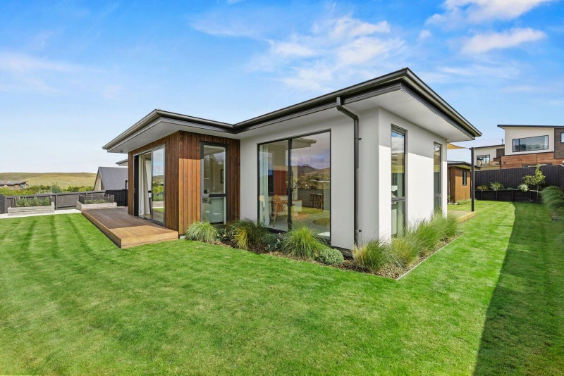 10 Eaglesfield Close, Westmorland, Christchurch - Carousel 1