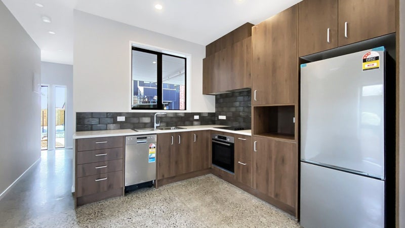 8 Whakarato Way, Takanini, Auckland - Carousel 2