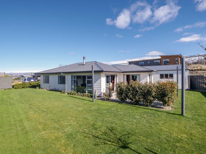 27 Missy Crescent, Mount Pisa - Carousel 1