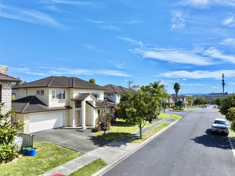 3 Bridgefield Crescent, Flat Bush, Auckland - Carousel 1