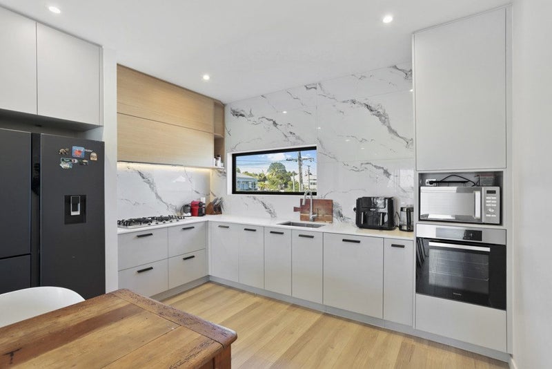 2/29 Roberton Road, Avondale, Auckland - Carousel 1