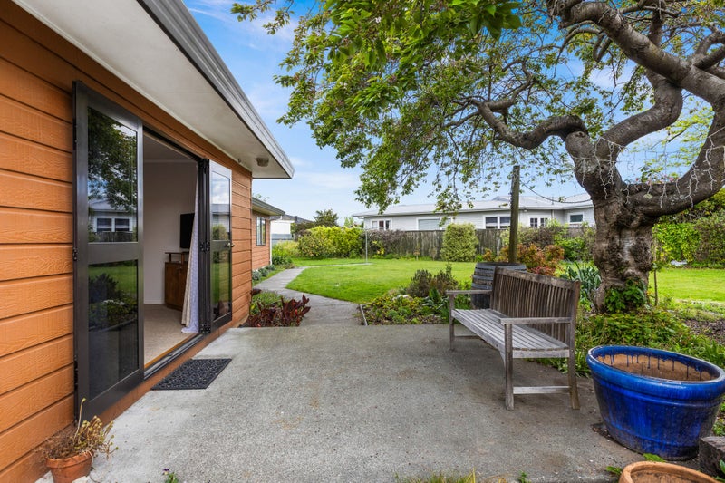 1311 Caroline Road, Mayfair, Hastings - Carousel 2