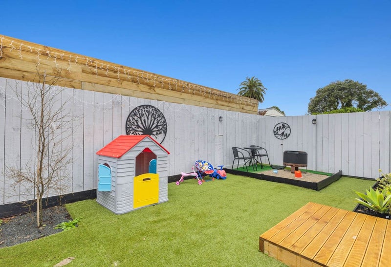 2/7 Gambare Place, Wattle Downs, Auckland - Carousel 4
