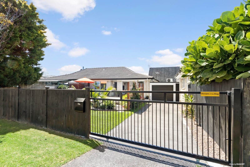 33C MCCRYSTAL AVE, Bucklands Beach, Auckland - Carousel 2