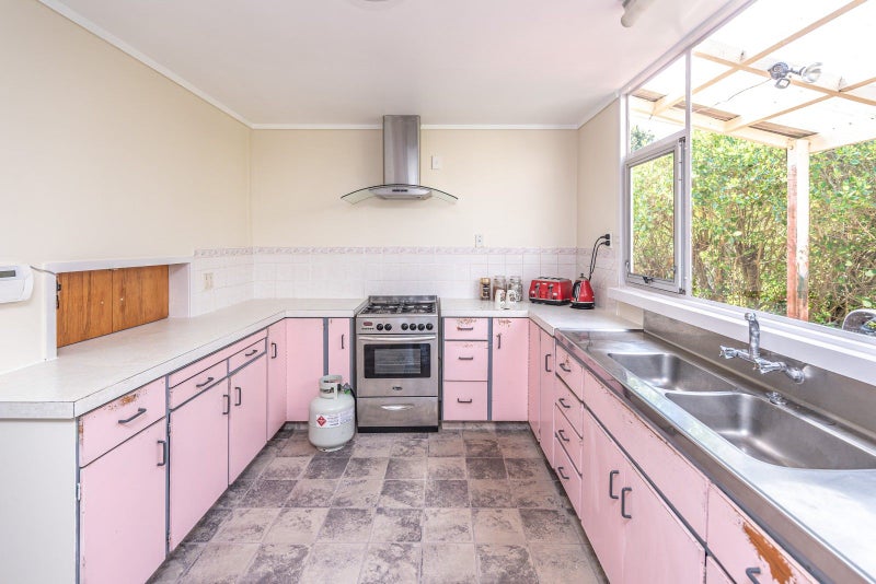 10 Puriri Street, Gonville, Whanganui - Carousel 2