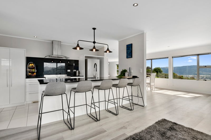 41 Seymour Grove, Kingsley Heights, Upper Hutt - Carousel 2