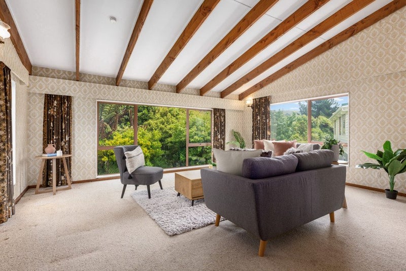 13 Zande Terrace, Tawa, Wellington - Carousel 2