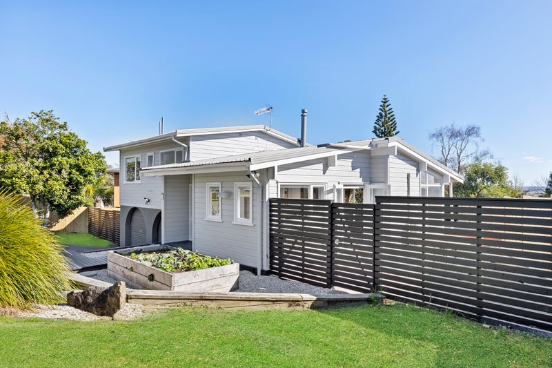 22 Seon Place, Birkdale, Auckland - Carousel 2
