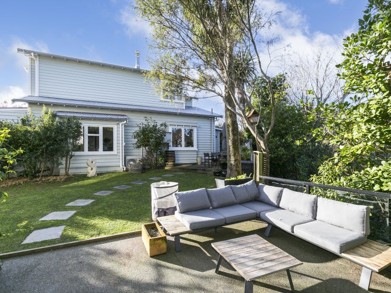 19 Waikowhai Street, Ngaio, Wellington - Carousel 1