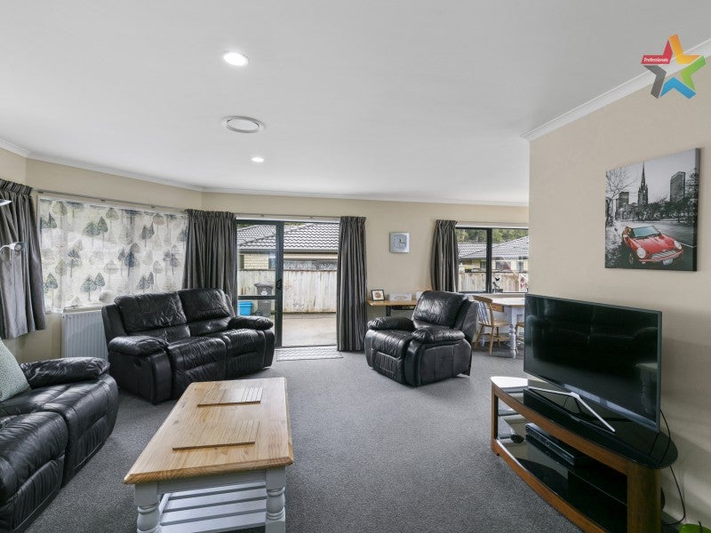 21 Aragon Grove, Kingsley Heights, Upper Hutt - Carousel 2